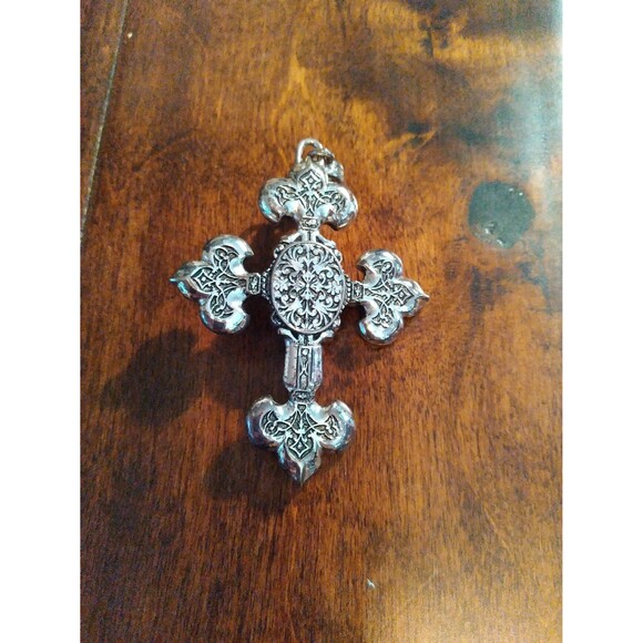 Cross Pendant Necklace Silver Tone Ornate‎ Religious Medallion Jewelry - Picture 2 of 3